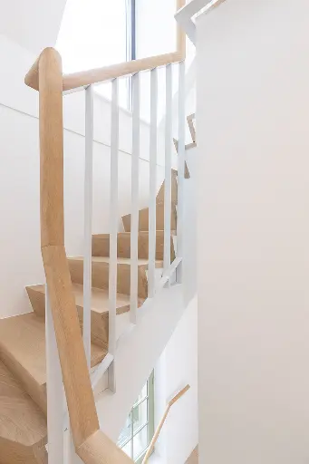 Uitbeklede Betontrap met Z-Treden