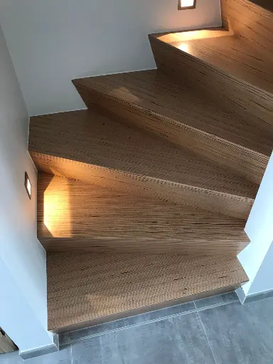 Moderne Trappen in Baubuche