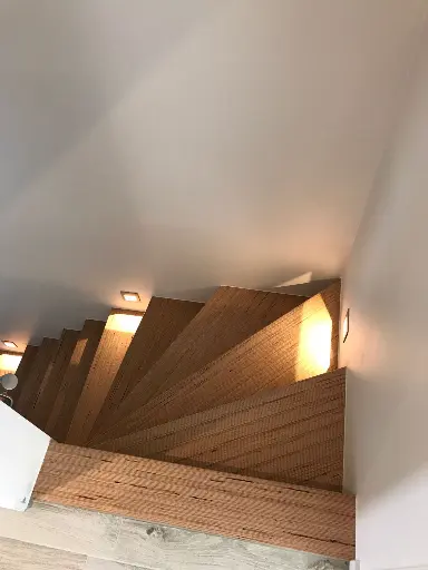 Moderne Trappen in Baubuche