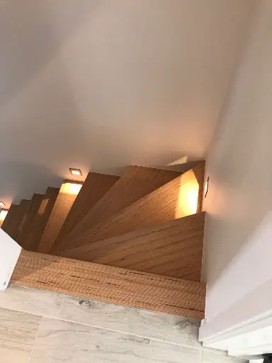 Moderne Trappen in Baubuche