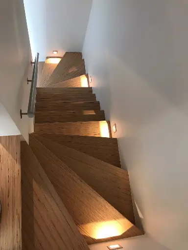 Moderne Trappen in Baubuche
