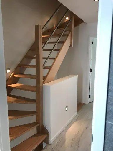 Moderne Trappen in Baubuche