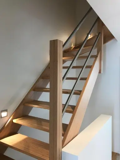 Moderne Trappen in Baubuche