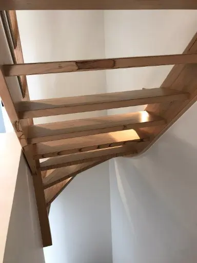 Moderne Trappen in Baubuche