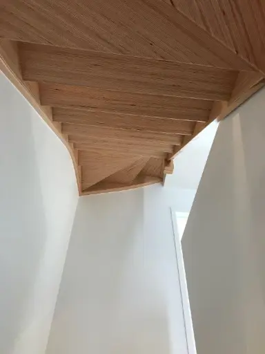 Moderne Trappen in Baubuche