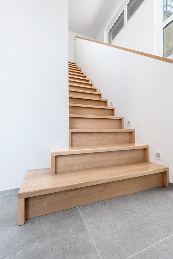 Escalier en bois fermé