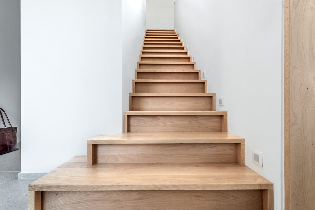 Escalier en bois fermé