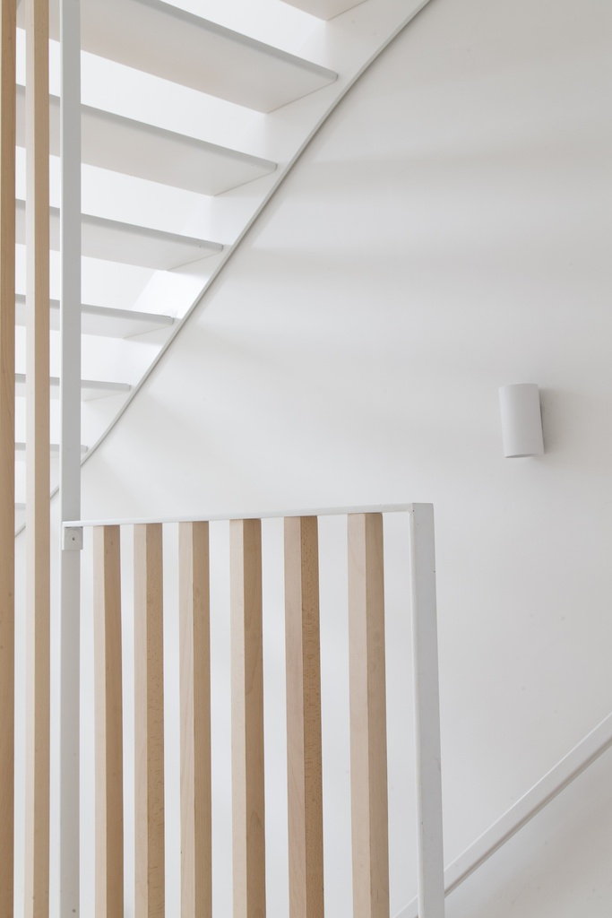 Metaaltrap met platte trapbomen in driekwartdraai uitvoering (79)