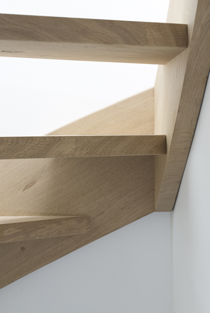 Oak open staircase with quarter turn