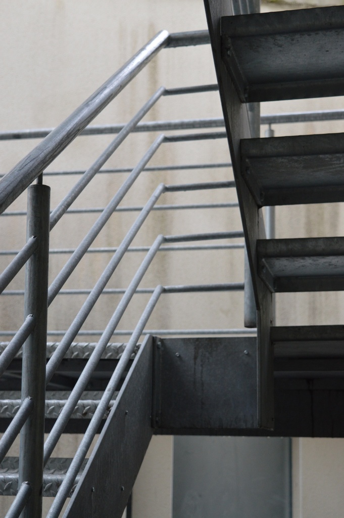 Escalier principal et passerelle en métal