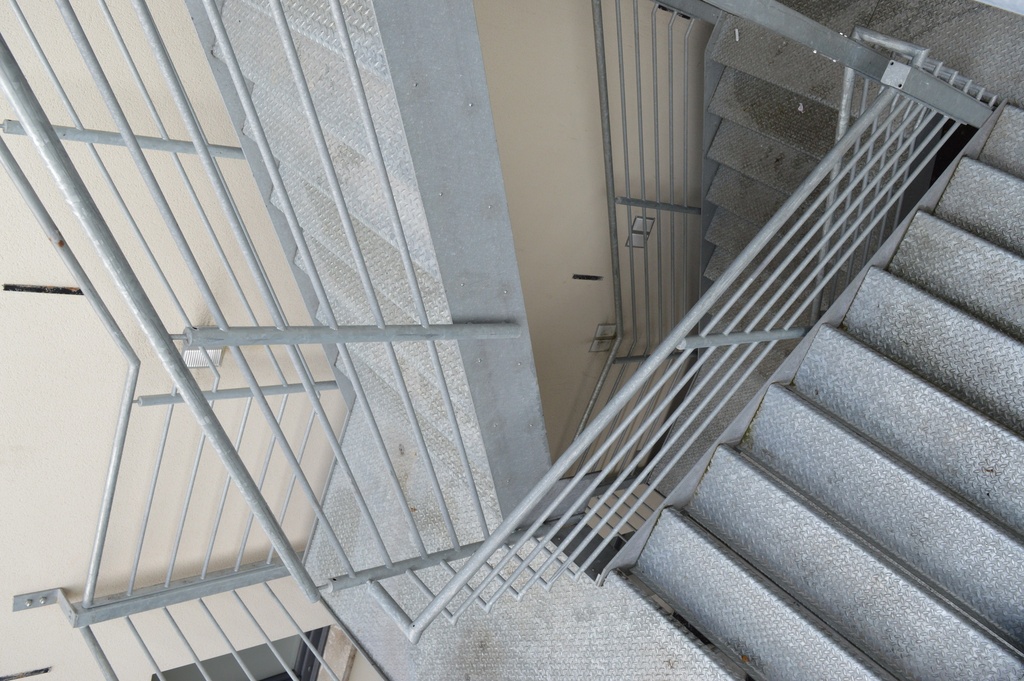 Escalier principal et passerelle en métal