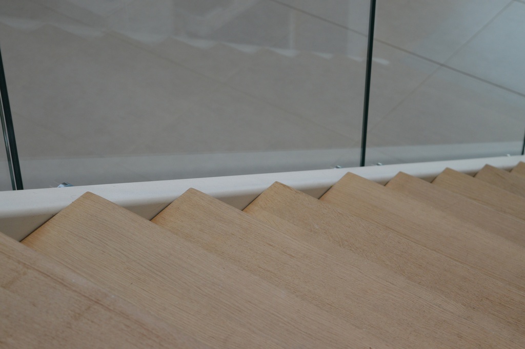 Metaal rechte design trap met bordes voor Volvo Halle (88)