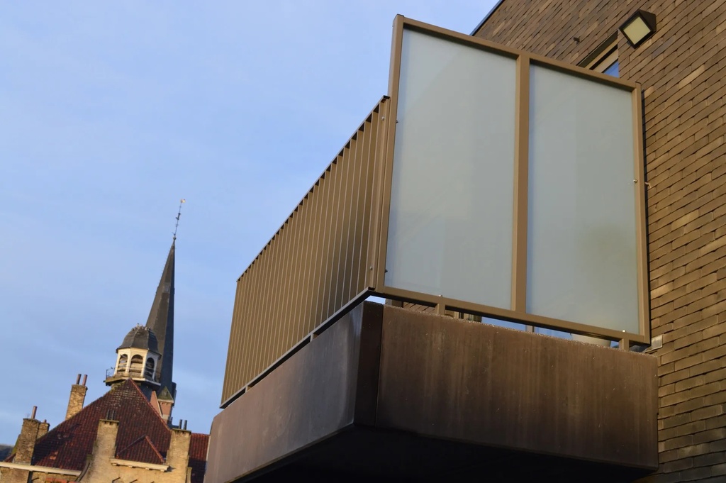 Buitenbalustrade met combinatie metaal en glas (92)