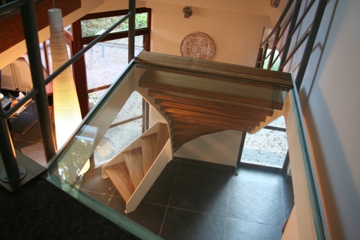 Metaaltrap met Glazen Bordes