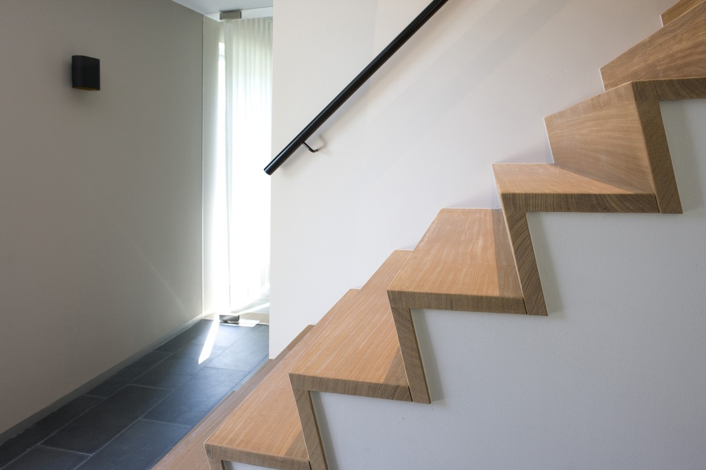 Z-trap deels tussen muren (49)