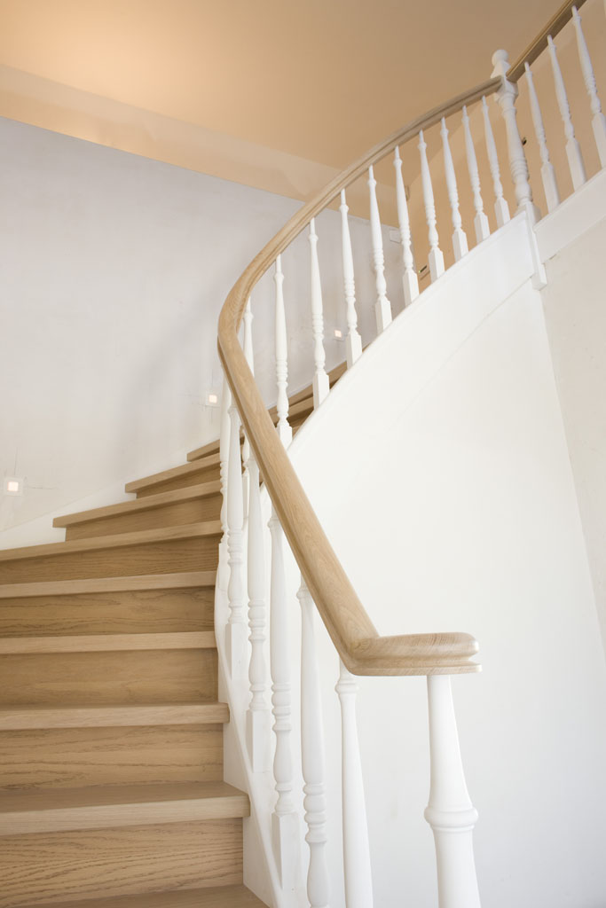 Escalier classique avec balustre tournante