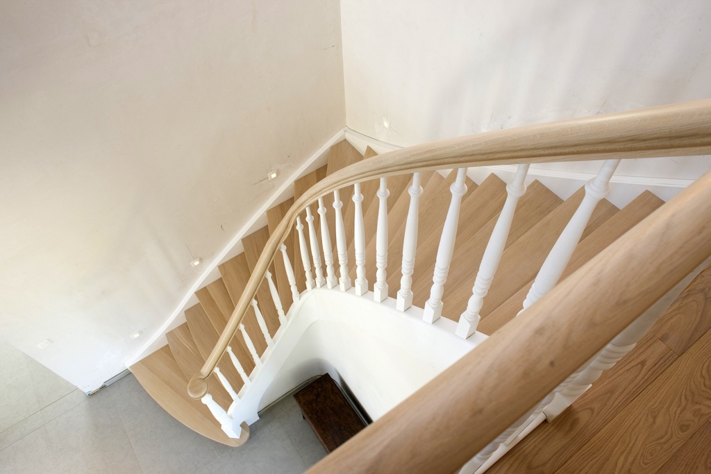 Escalier classique avec balustre tournante