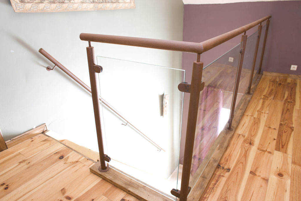 Escalier ouvert standard en pin