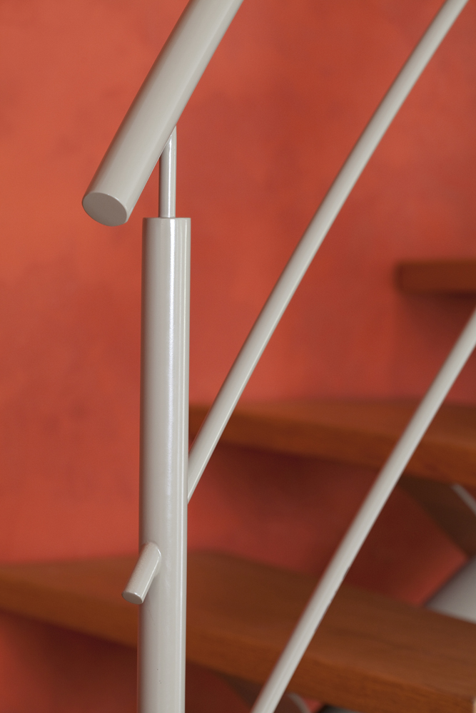 Trap met centrale trapboom in metaal (63)