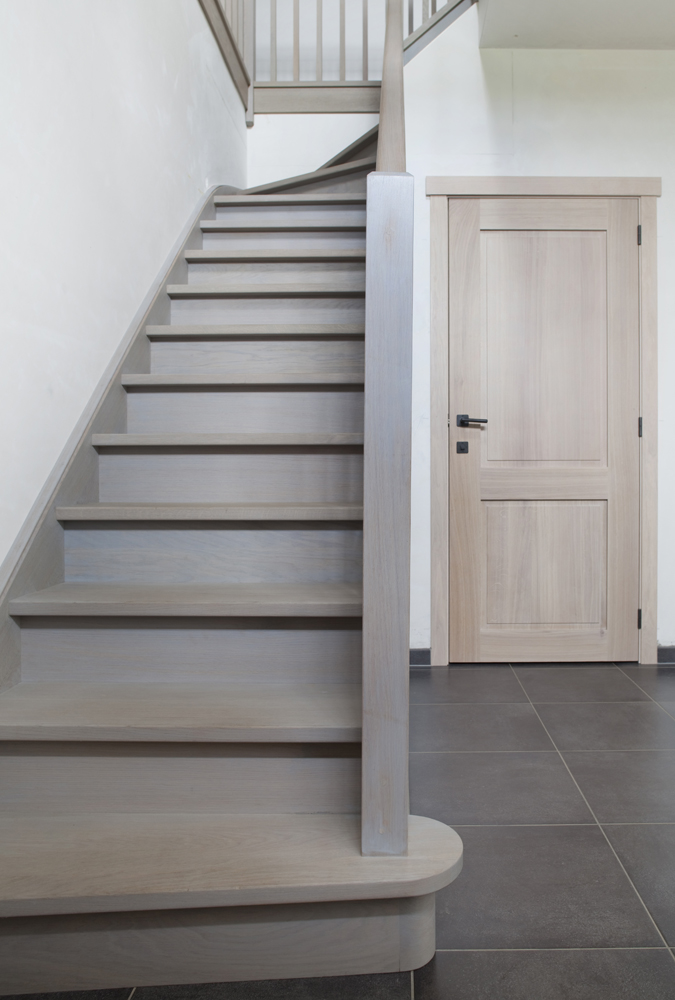 Rechte gesloten trap in beuk (64)