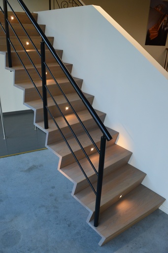 Z-trap met LED in Showroom Wevelgem