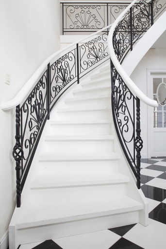 Trap met sierbalustrade