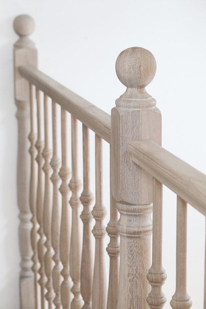 Escalier quart tournant en chêne avec pièce torsadée