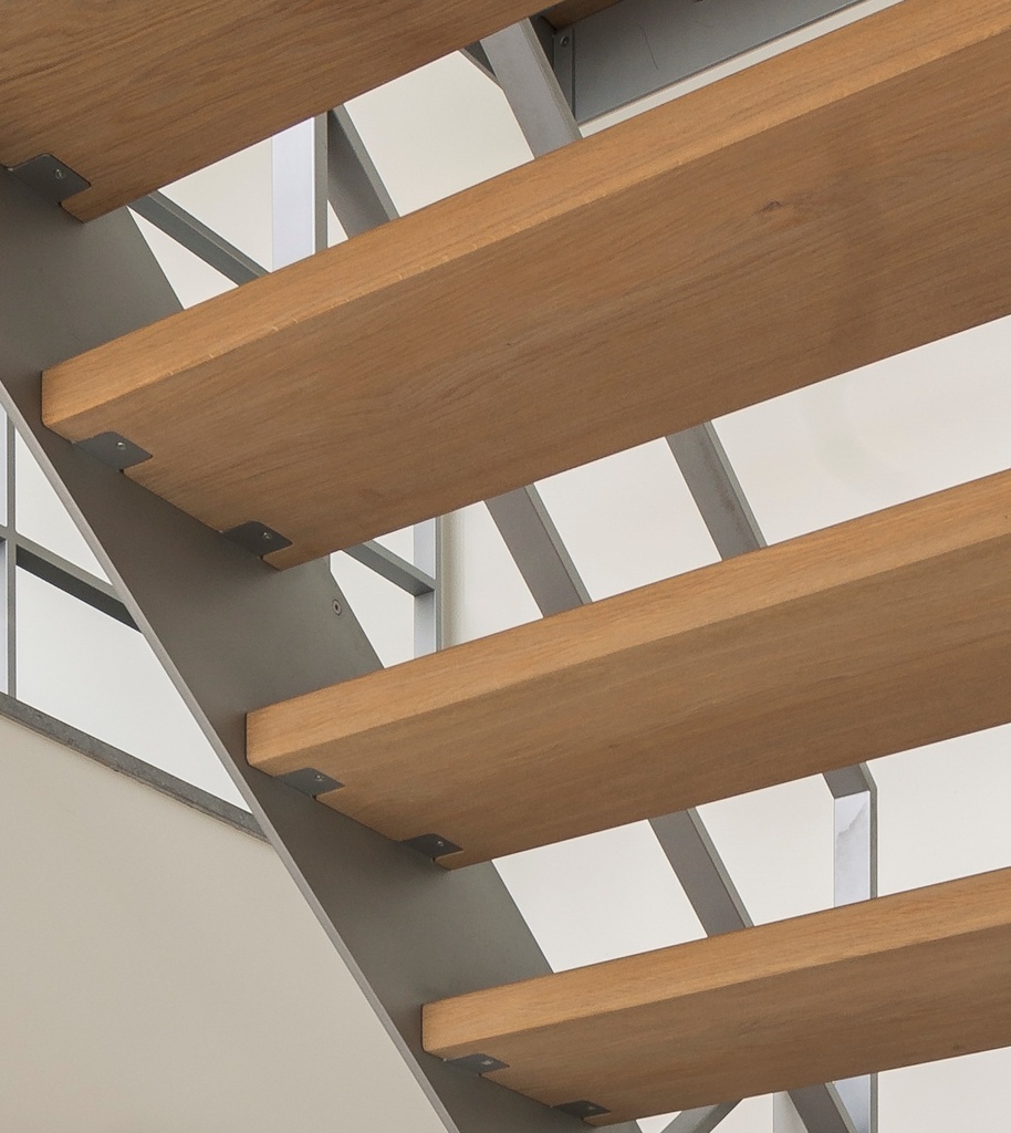 Rechte trap met tussenbordessen | Metal Design
