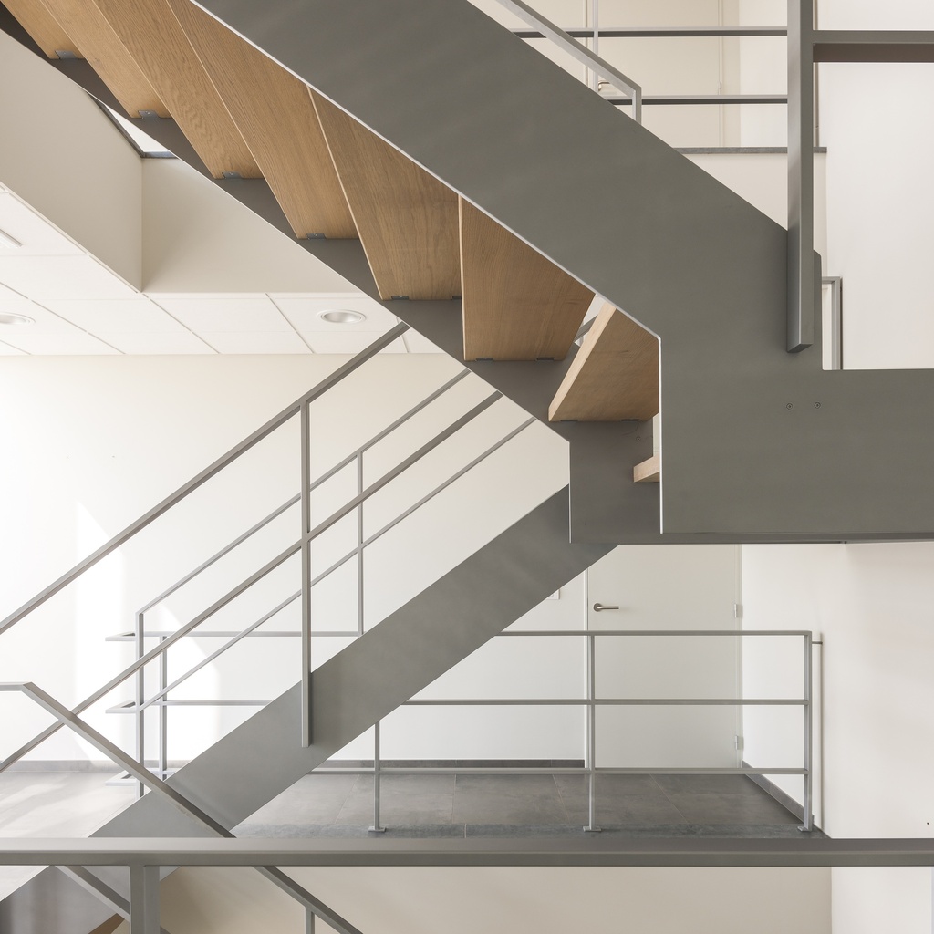 Straight staircase with landings | Metal Design