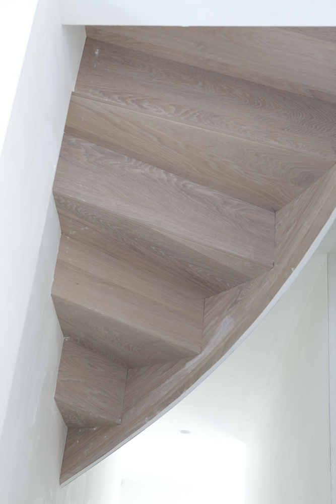 Trap in eik gebogen langs de binnen en buitenzijde (73)