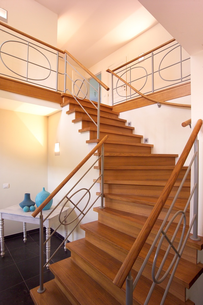 Trap met uitgezaagde trapbomen (119)