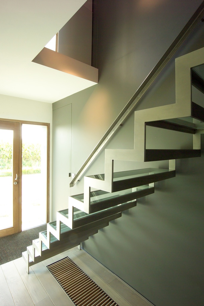 Escalier en acier inoxydable avec marches en verre transparent