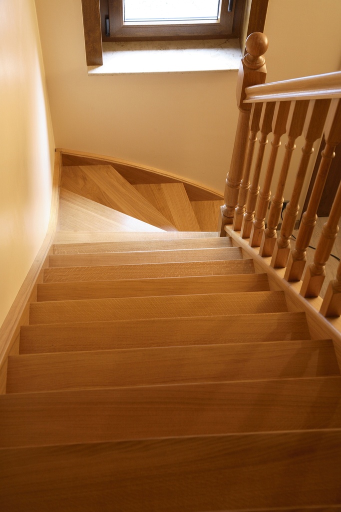 Escalier en bois classique en chêne