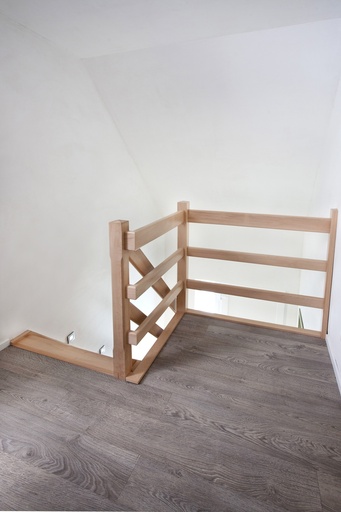 Kwartdraai gesloten trap in beuk