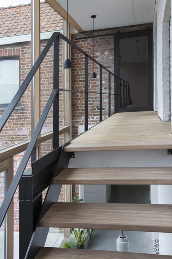 Metaaltrap met Afrormosia in Herenhuis