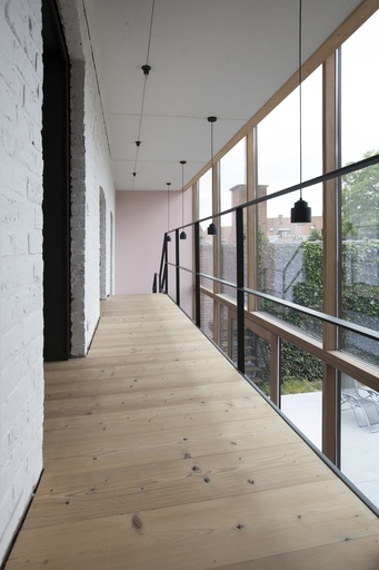 Metaaltrap met Afrormosia in Herenhuis