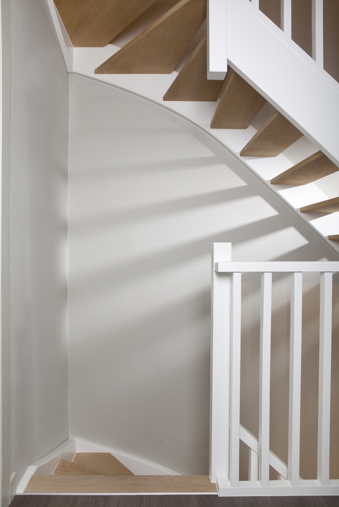 Cottage trap met eiken treden