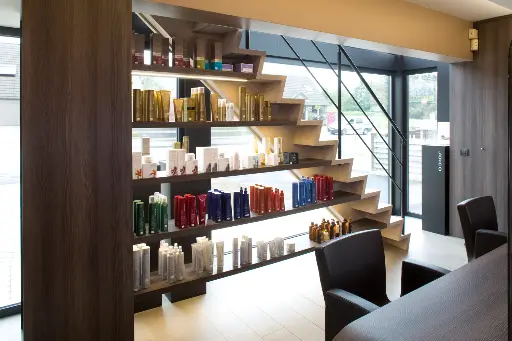 Z-trap met LED in Kapsalon