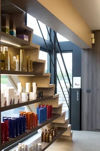 Z-trap met LED in Kapsalon