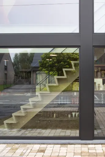 Z-trap met LED in Kapsalon
