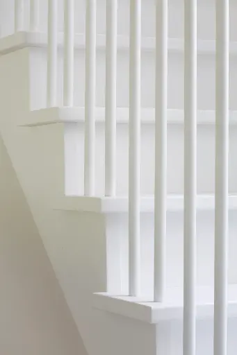 Witte Trap met Schoenkast Onder