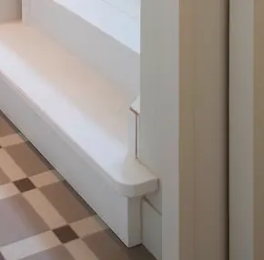 Witte Trap met Schoenkast Onder