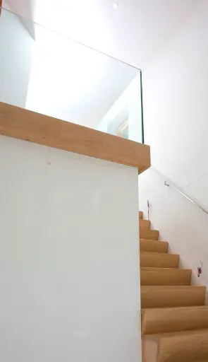 Rechte houten z-trap (3011)