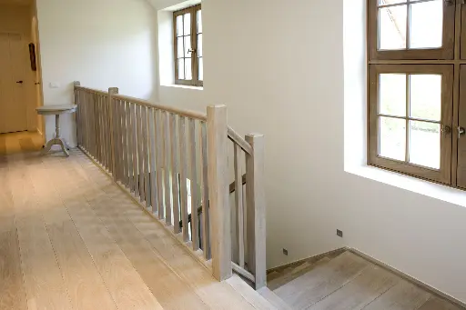 Rechte Trap in Gebleekte Eik