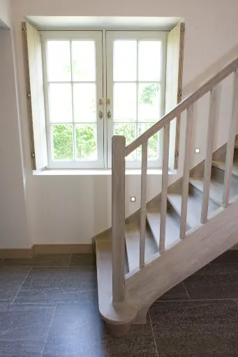 Rechte Trap in Gebleekte Eik