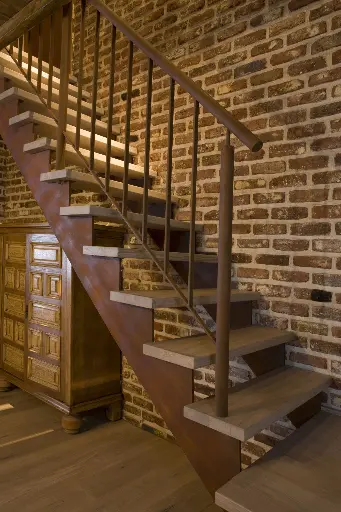Open Houten Trap in Rustiek Interieur