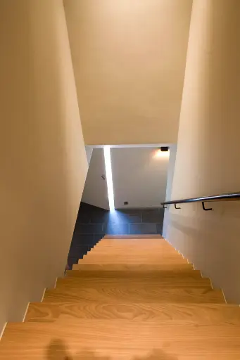 Zwevende Houten Z-trap