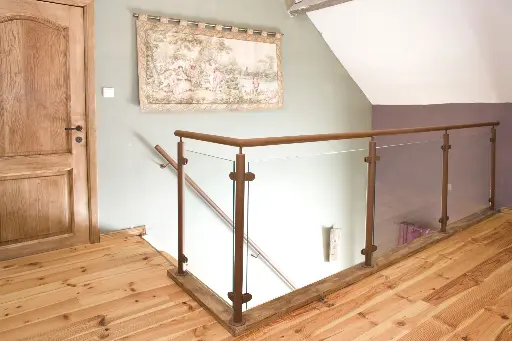 Rechte Trap met Glazen Balustrade