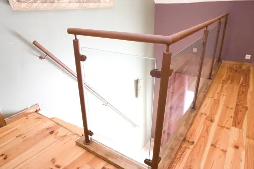 Rechte Trap met Glazen Balustrade