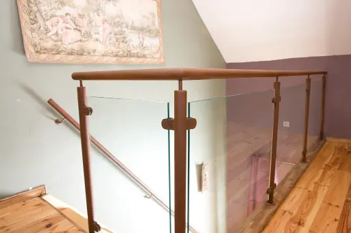 Rechte Trap met Glazen Balustrade